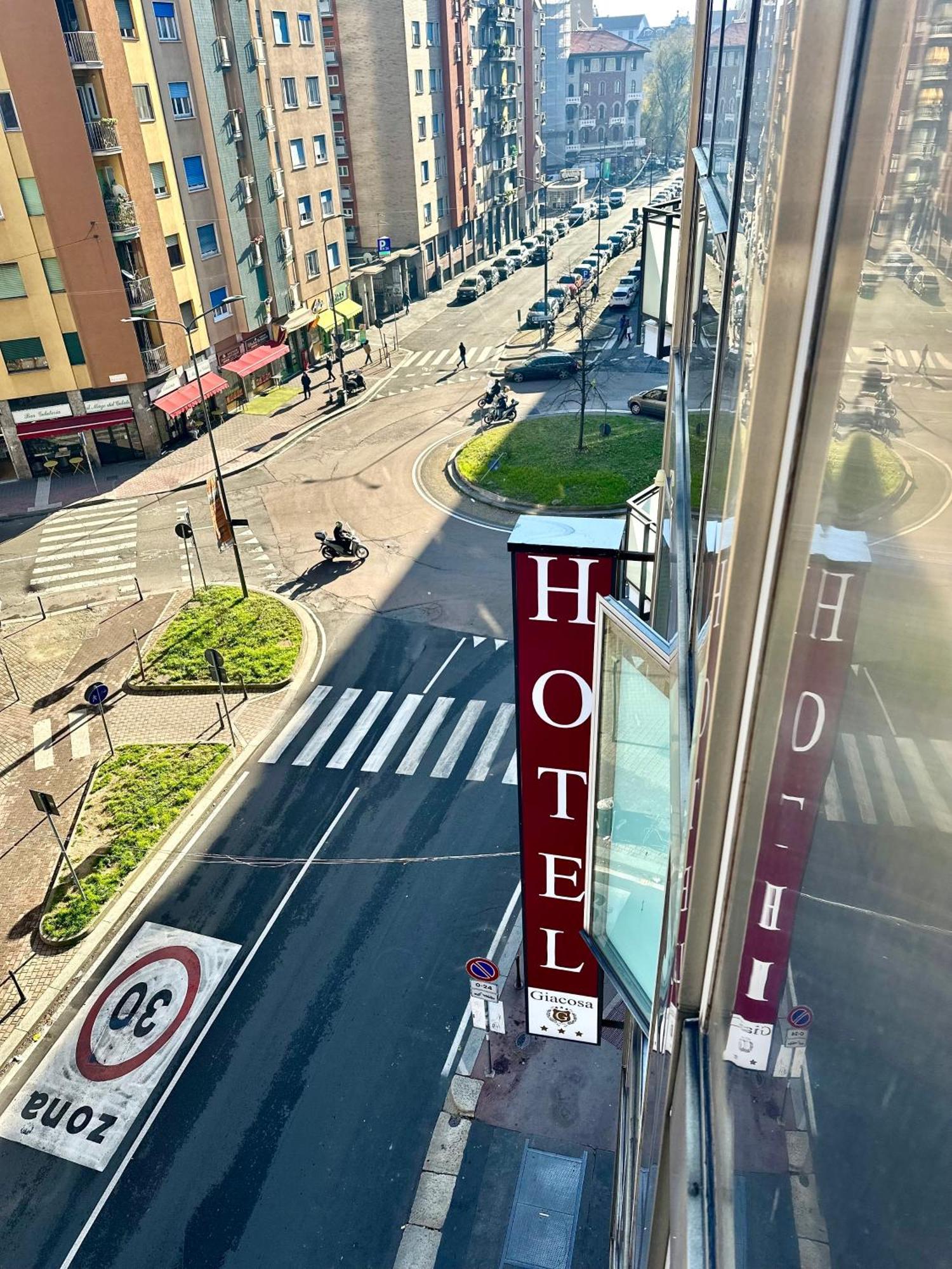 Hotel Giacosa Milán Exterior foto
